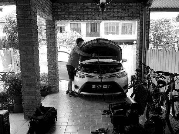 Rigging up the car Rigging up the car
